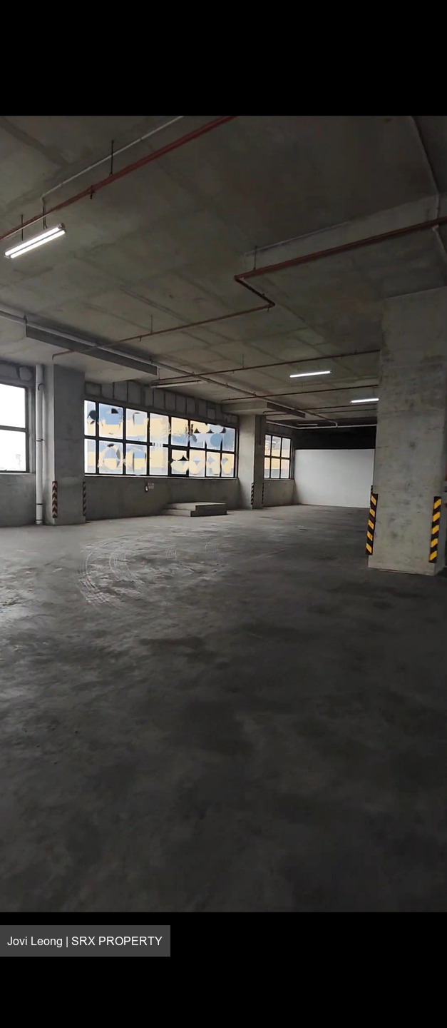 Senoko Loop (D27), Warehouse #573132371
